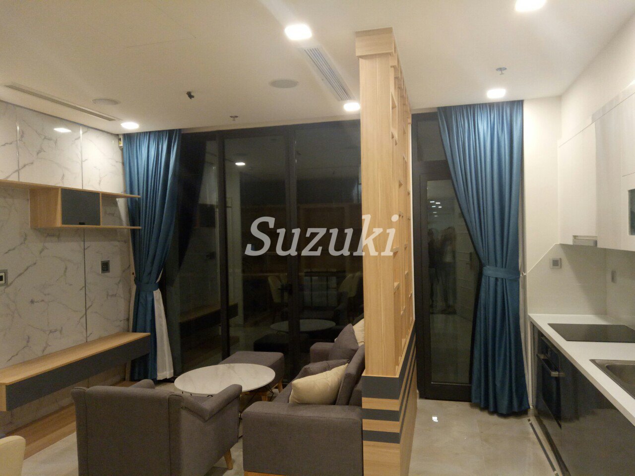 Ultra-luxury apartment with pool and gym, Vinhomes Golden River (Ho Chi Minh City) 2LDK for rent (with bathtub) -S1021792