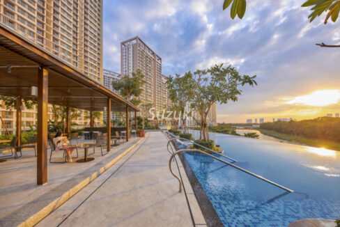 Midtown Riverview và hồ bơi