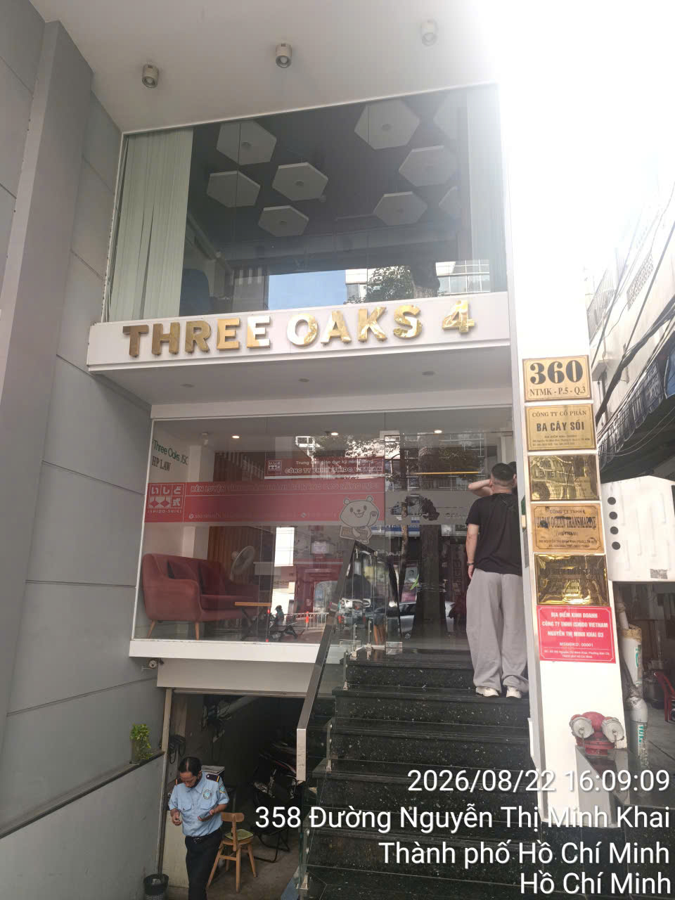 Three Oaks: Xem nhà dành cho một cặp vợ chồng người Đài Loan.